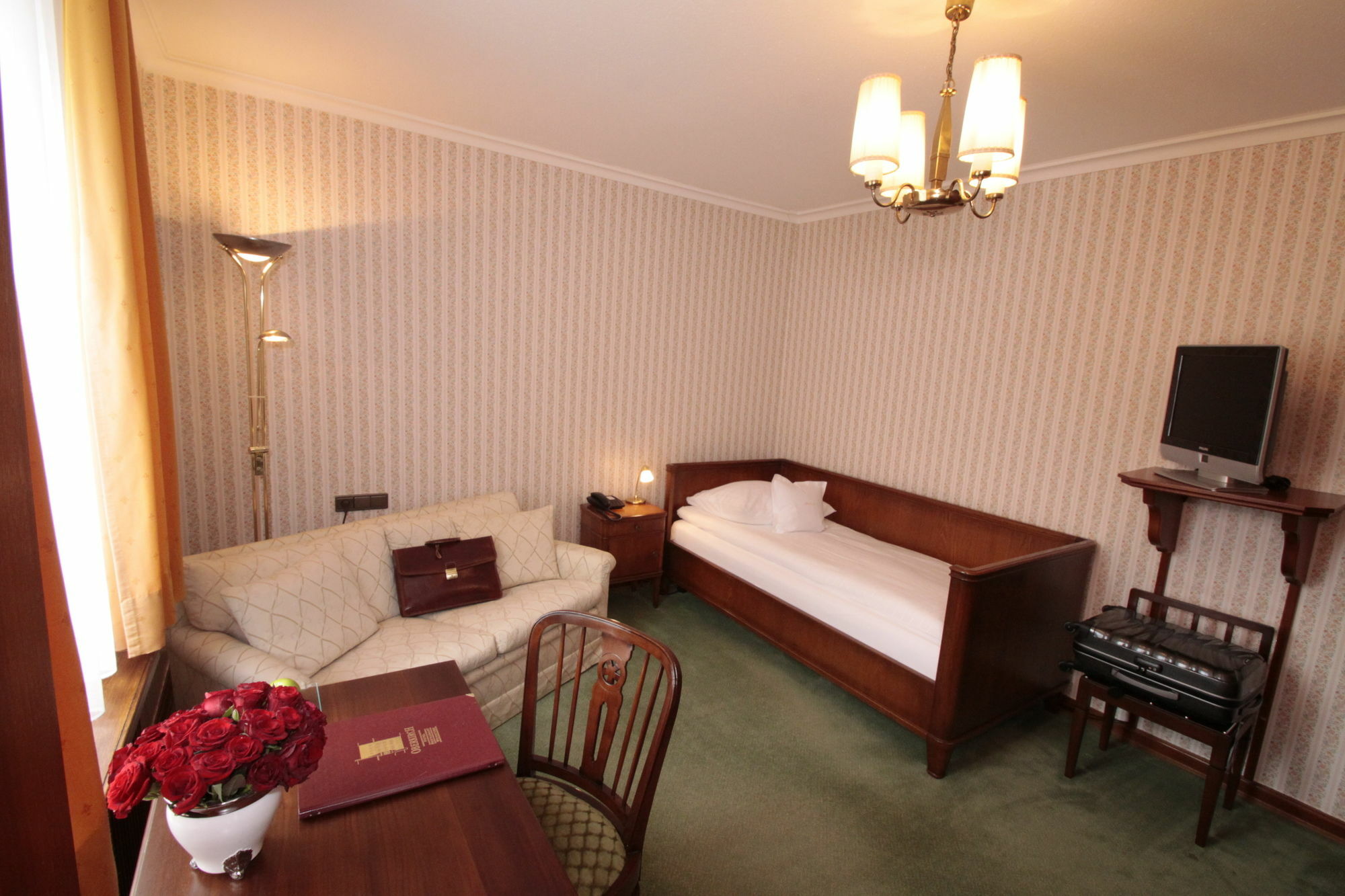 โรงแรมโอแบร์เคียร์ช ไฟรบวร์กอิมไบรส์เกา ภายนอก รูปภาพ